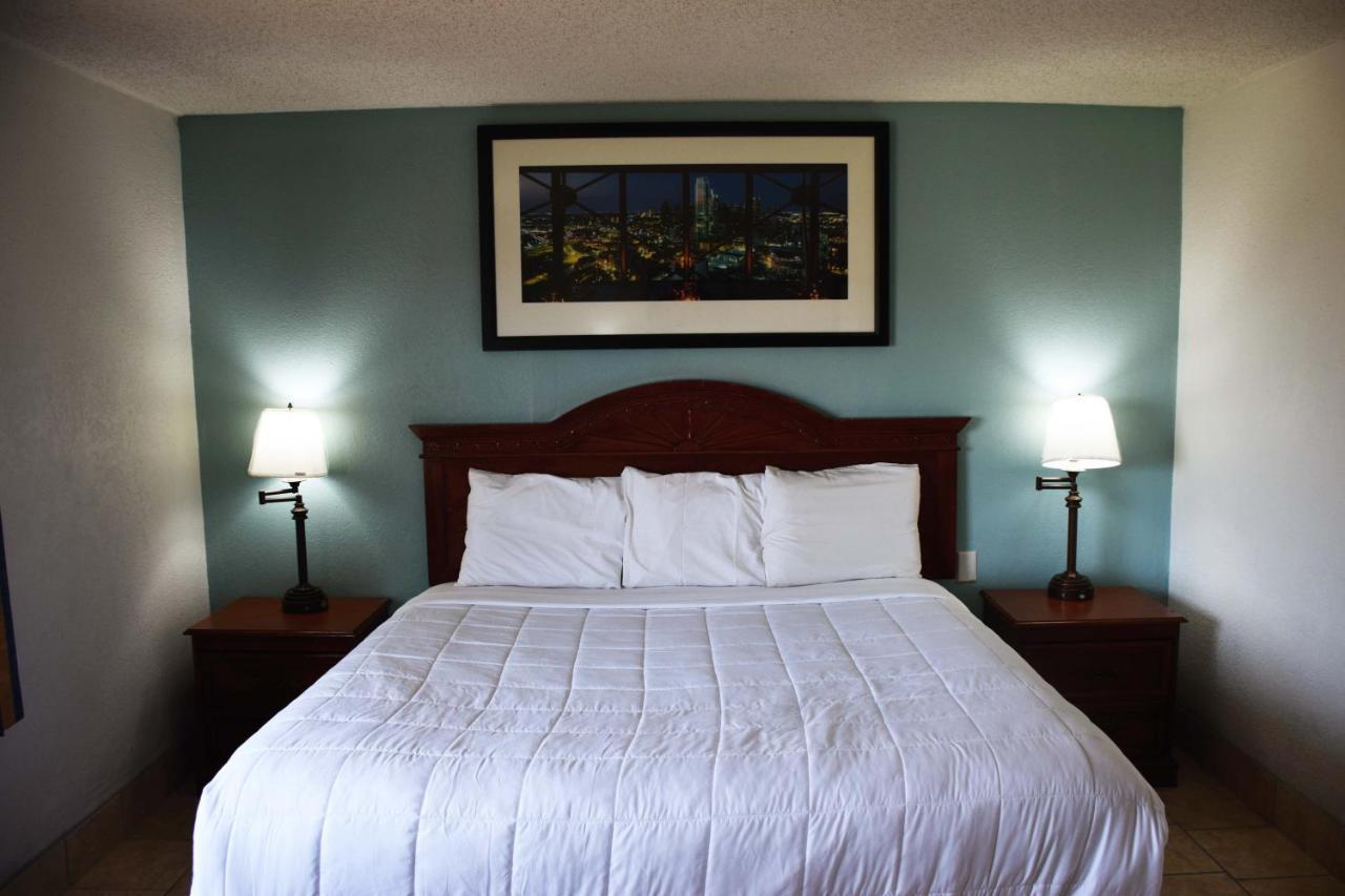 American Best Inn By Oyo I-35 Perry Near Lake Mcmurtry Экстерьер фото
