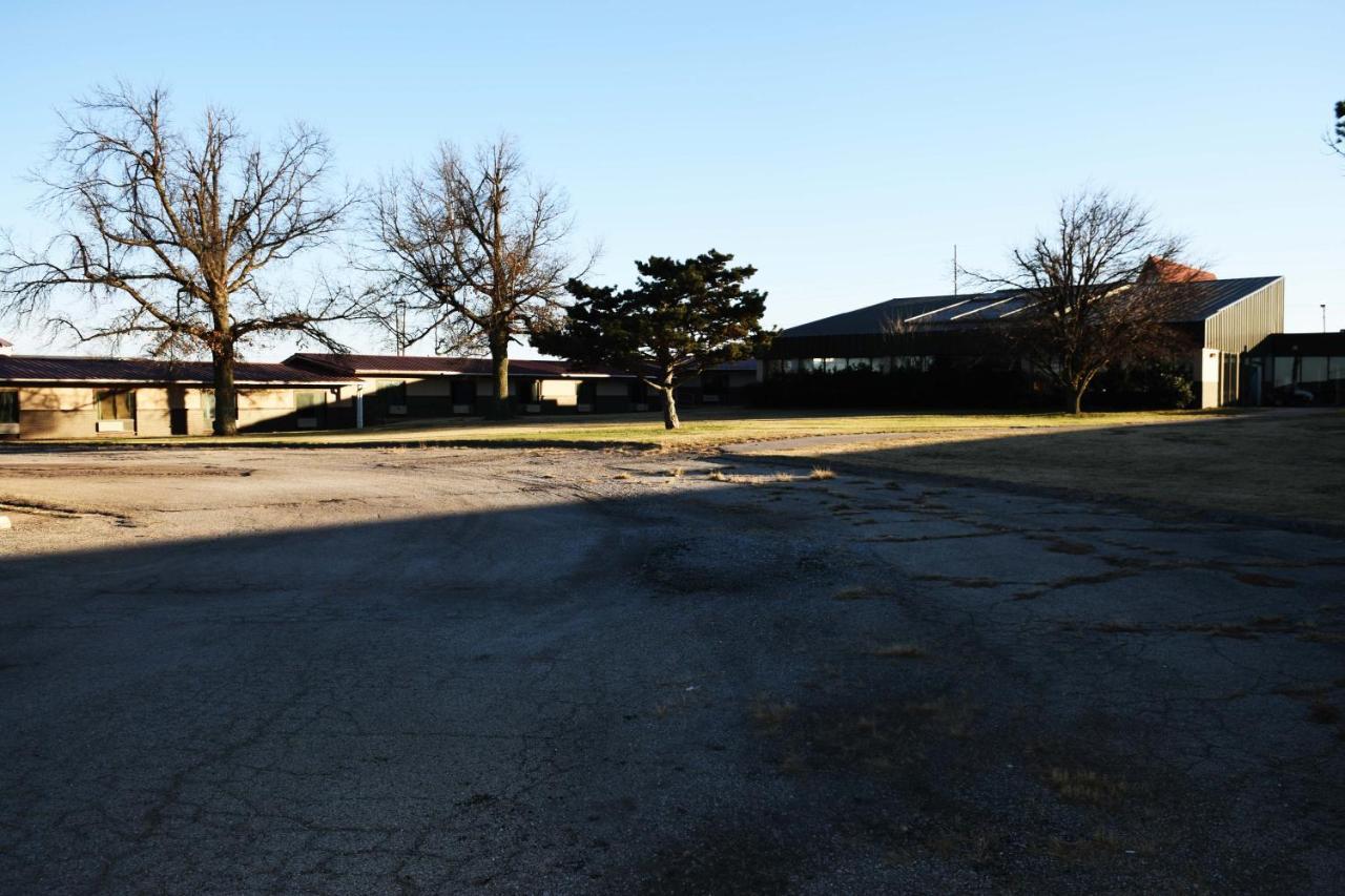 American Best Inn By Oyo I-35 Perry Near Lake Mcmurtry Экстерьер фото