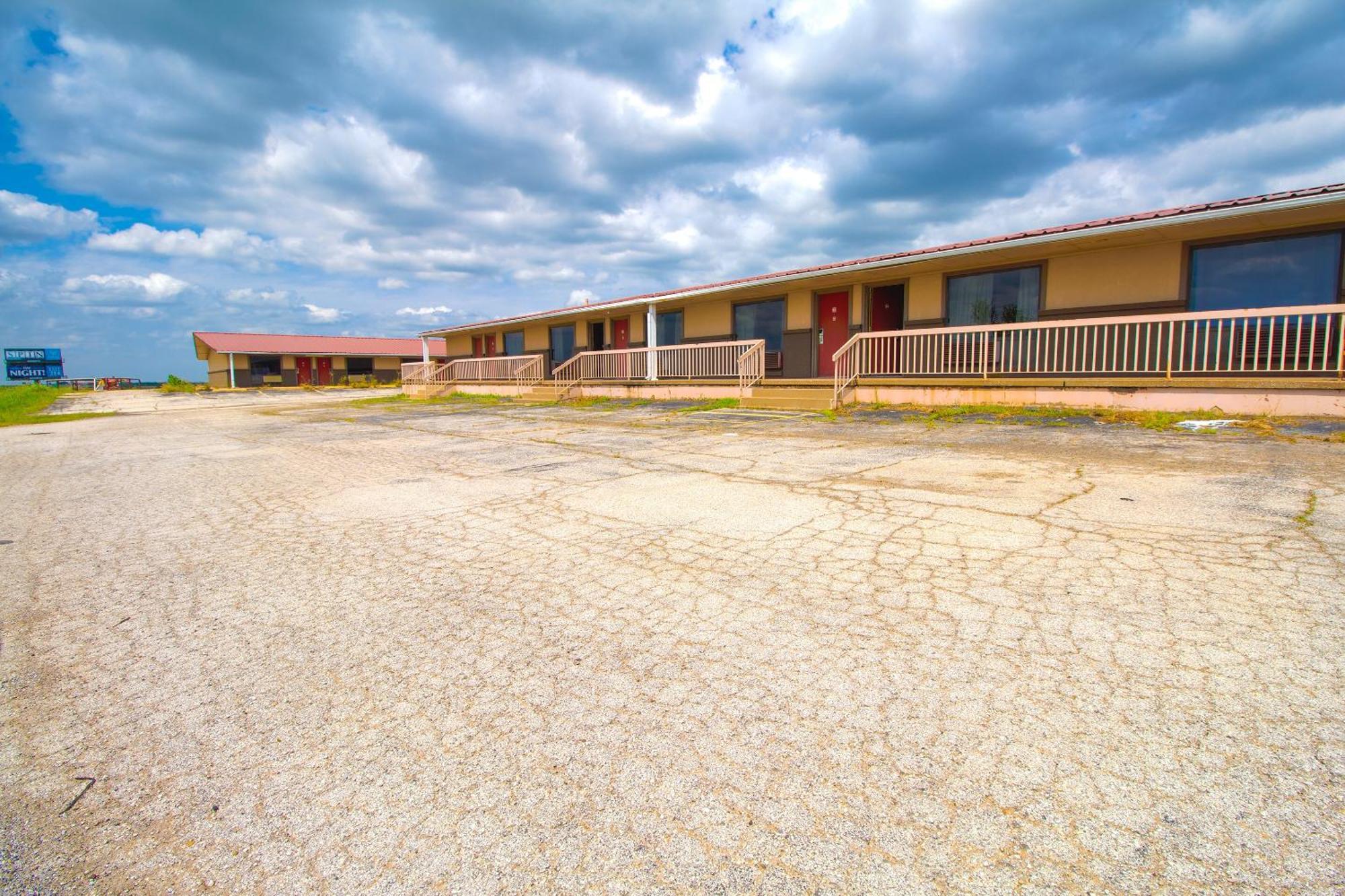 American Best Inn By Oyo I-35 Perry Near Lake Mcmurtry Экстерьер фото