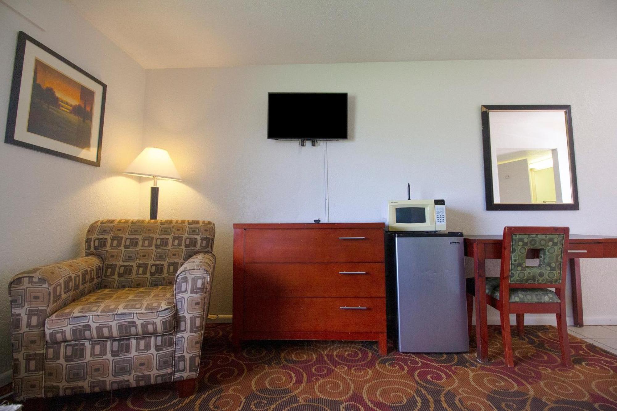American Best Inn By Oyo I-35 Perry Near Lake Mcmurtry Экстерьер фото